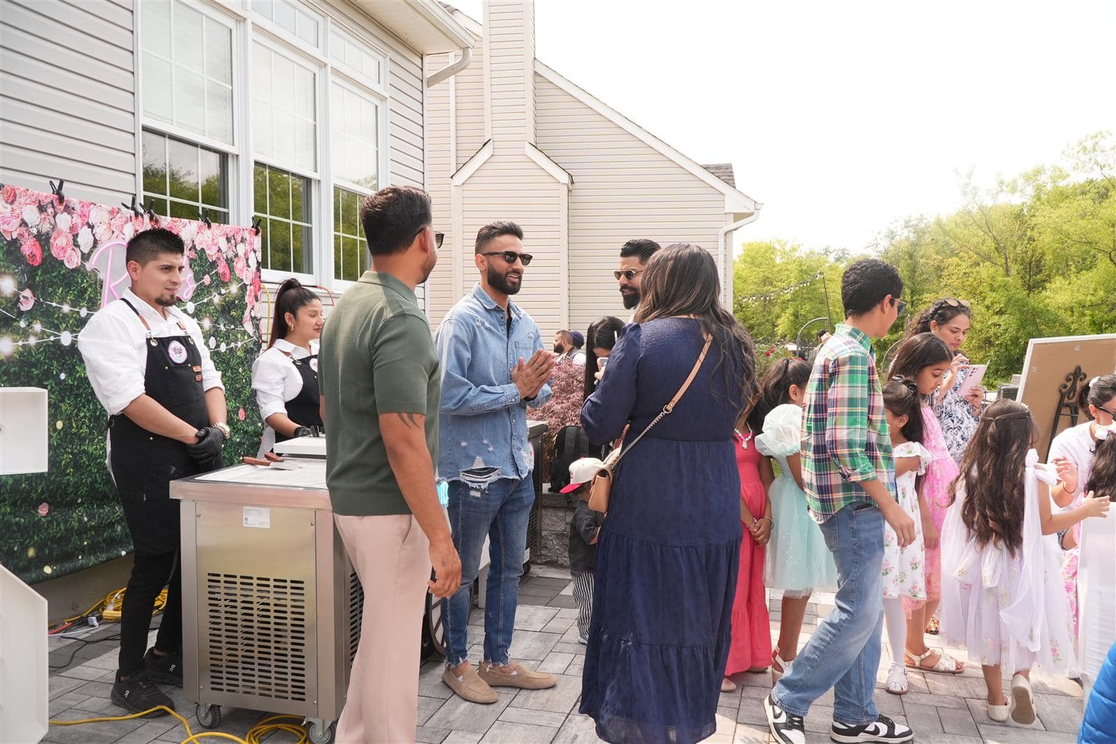 Guests gathering around the Rollitos cart at a family celebration